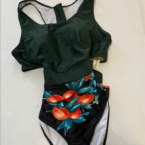 Molybell Other - NWT Molybell zip and tie Monokini SZ:Large